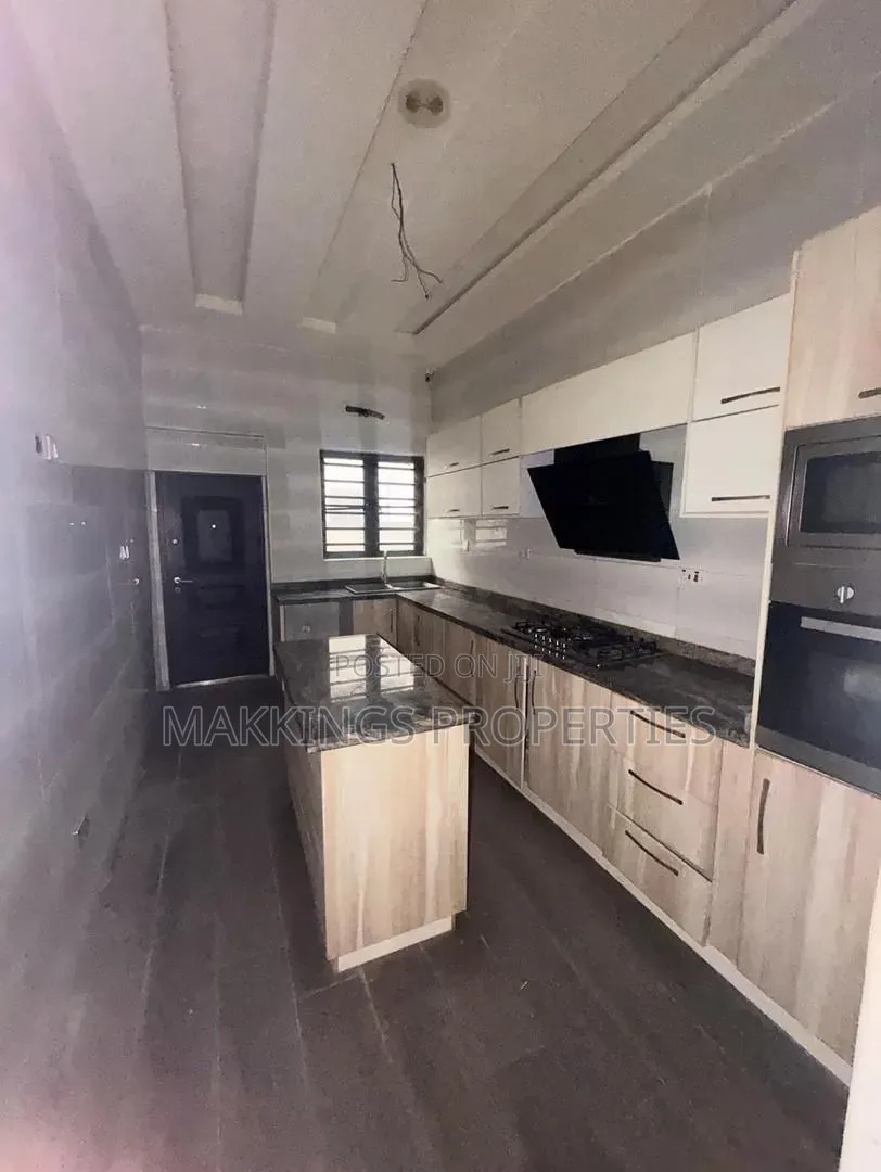 4bdrm Duplex in Chevron for rent in Chevron