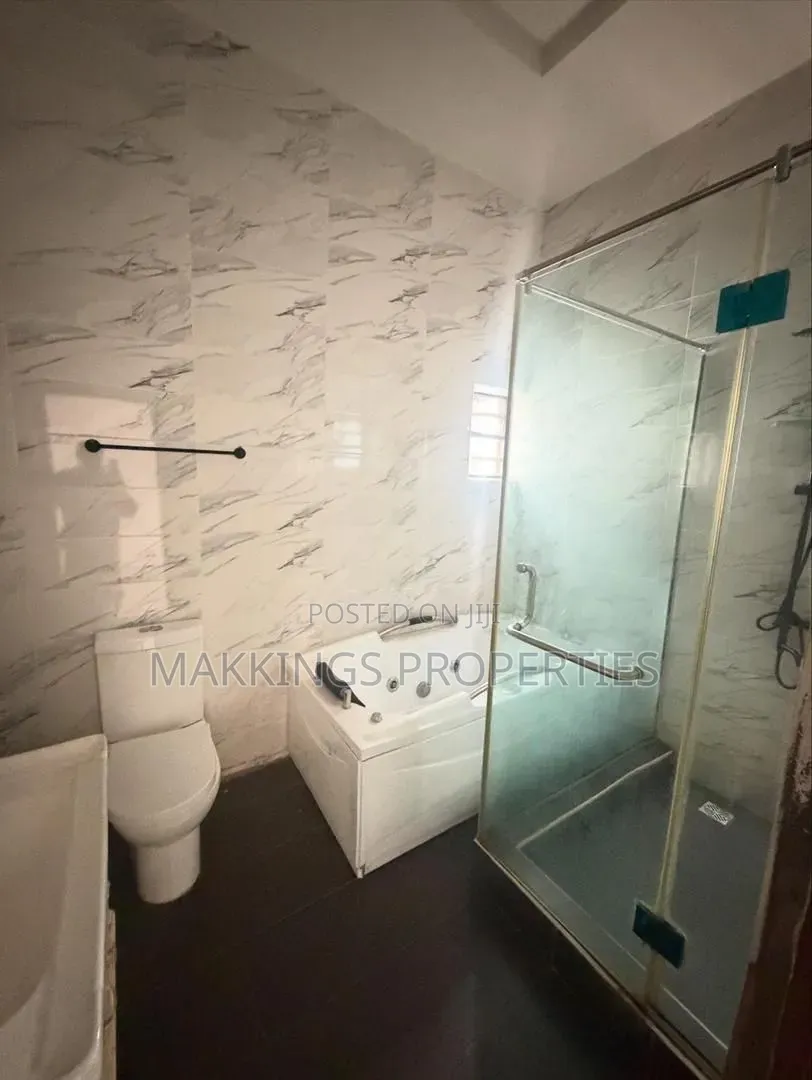4bdrm Duplex in Chevron for rent in Chevron