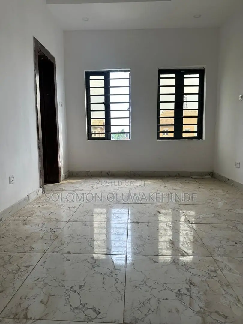 3bdrm Block of Flats in Ikeja Gra for sale in Ikeja GRA