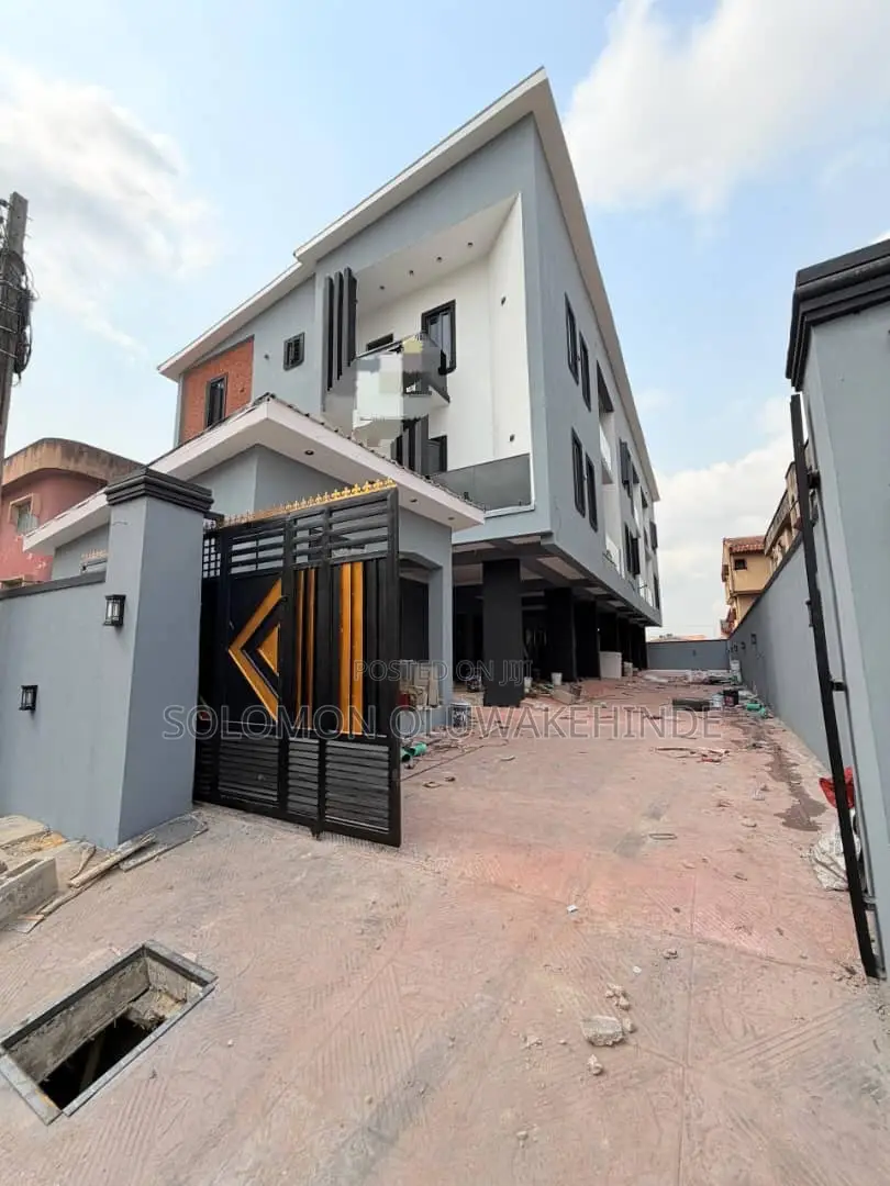 5bdrm Townhouse/Terrace in Ajao Estate for sale in Ajao Estate