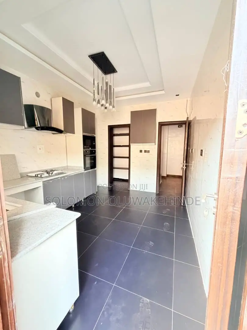 5bdrm Townhouse/Terrace in Ajao Estate for sale in Ajao Estate