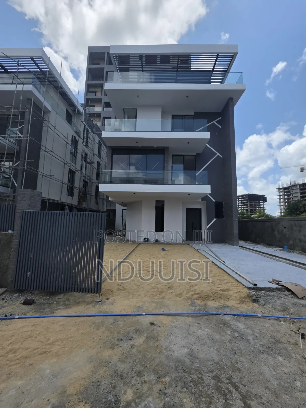 5bdrm Duplex in Banana Island for sale in Banana Island