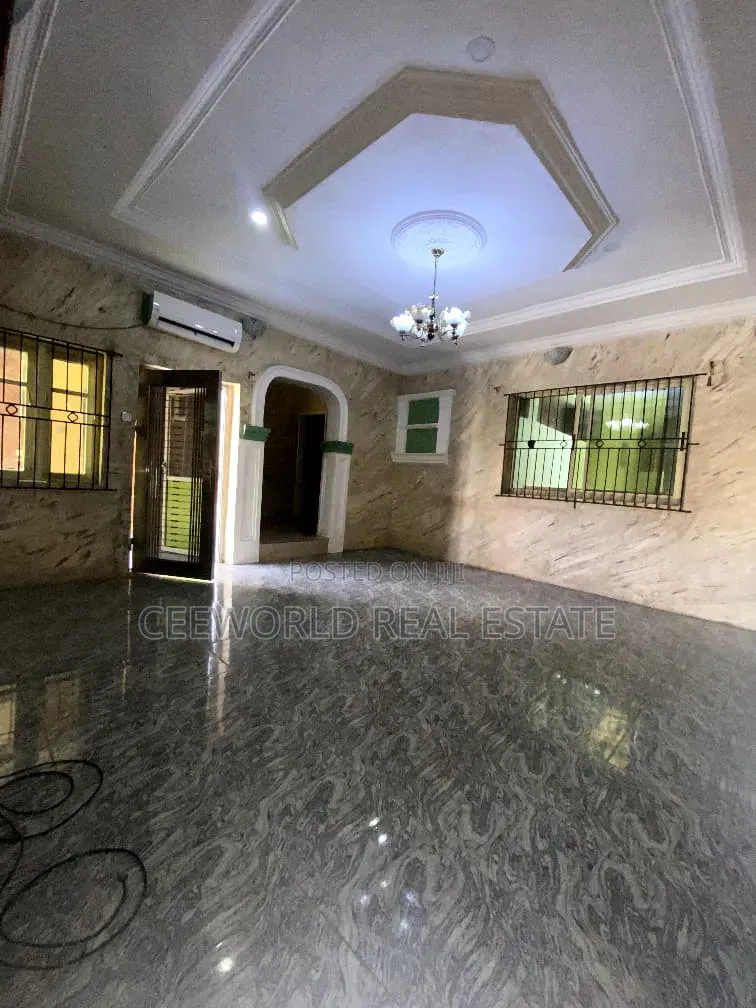 2bdrm Apartment in Sharp Corners for rent in Oluyole Estate
