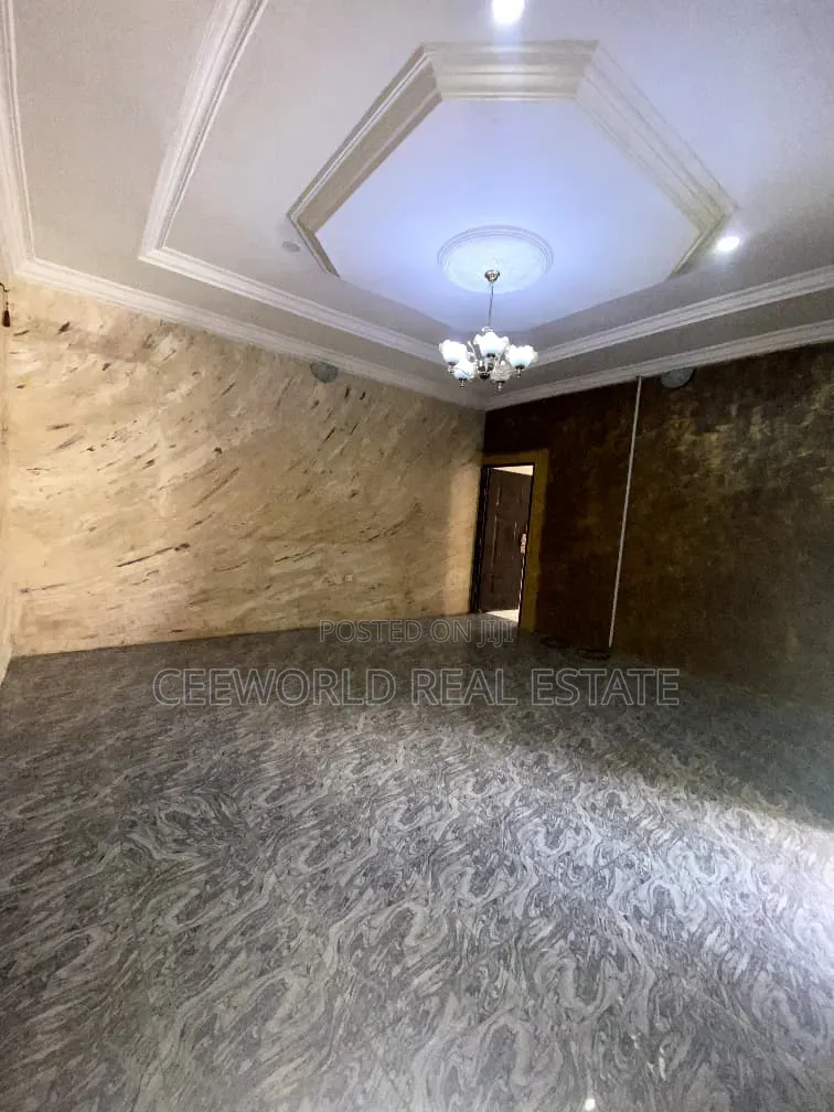 2bdrm Apartment in Sharp Corners for rent in Oluyole Estate