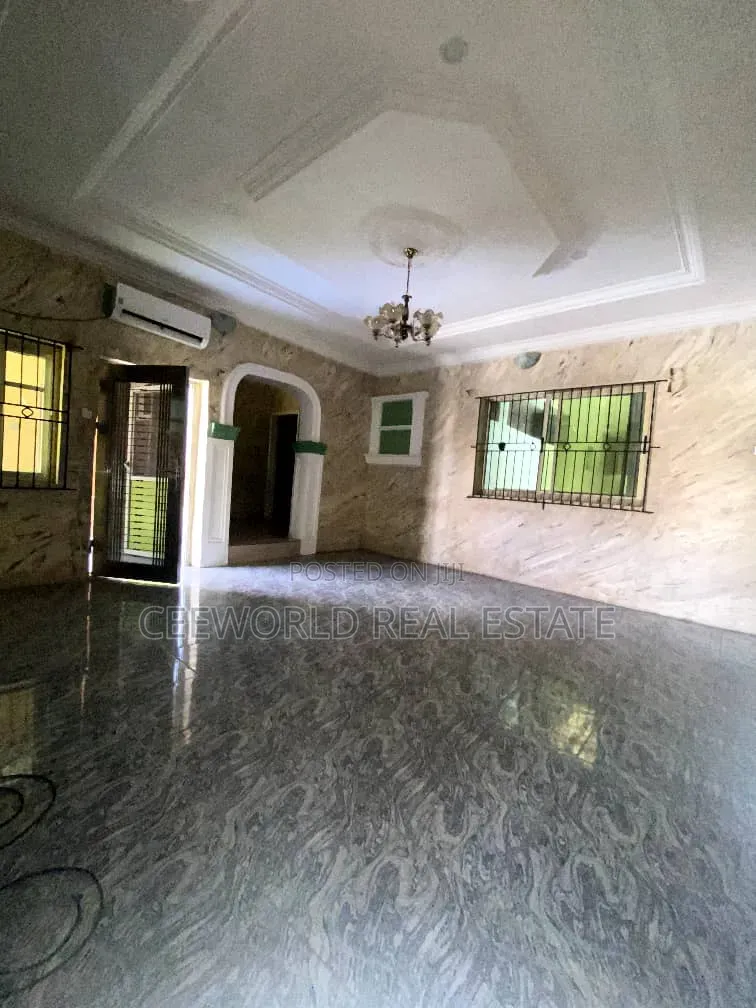 2bdrm Apartment in Sharp Corners for rent in Oluyole Estate