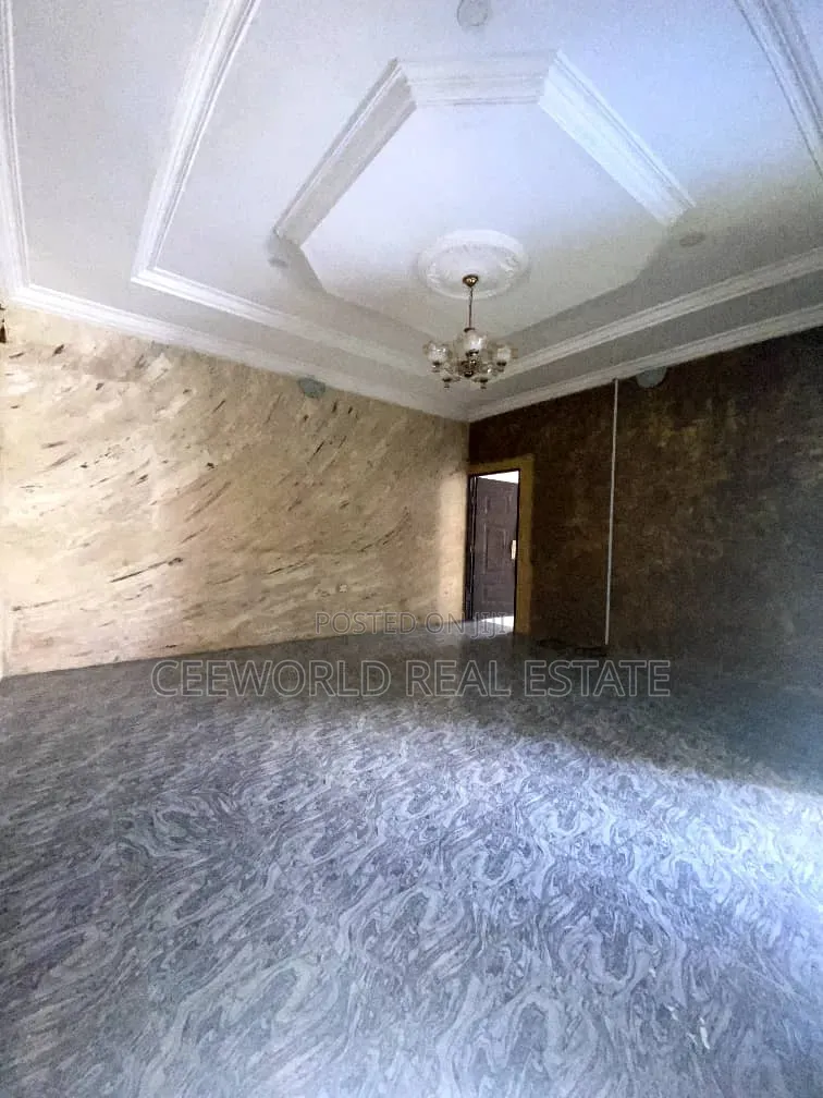 2bdrm Apartment in Sharp Corners for rent in Oluyole Estate