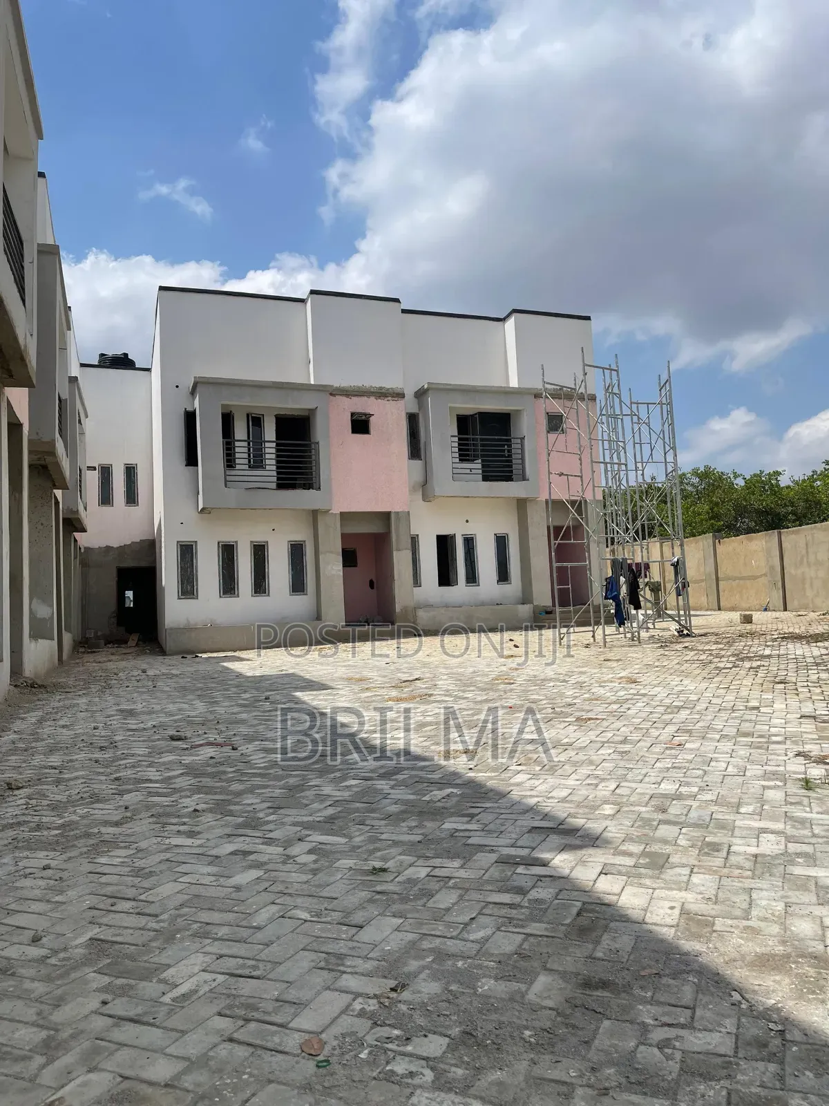 4bdrm Duplex in Kaura for sale in Kaura