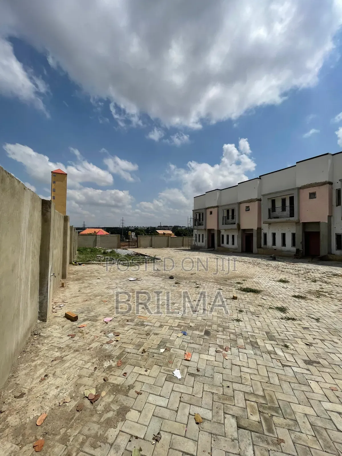 4bdrm Duplex in Kaura for sale in Kaura