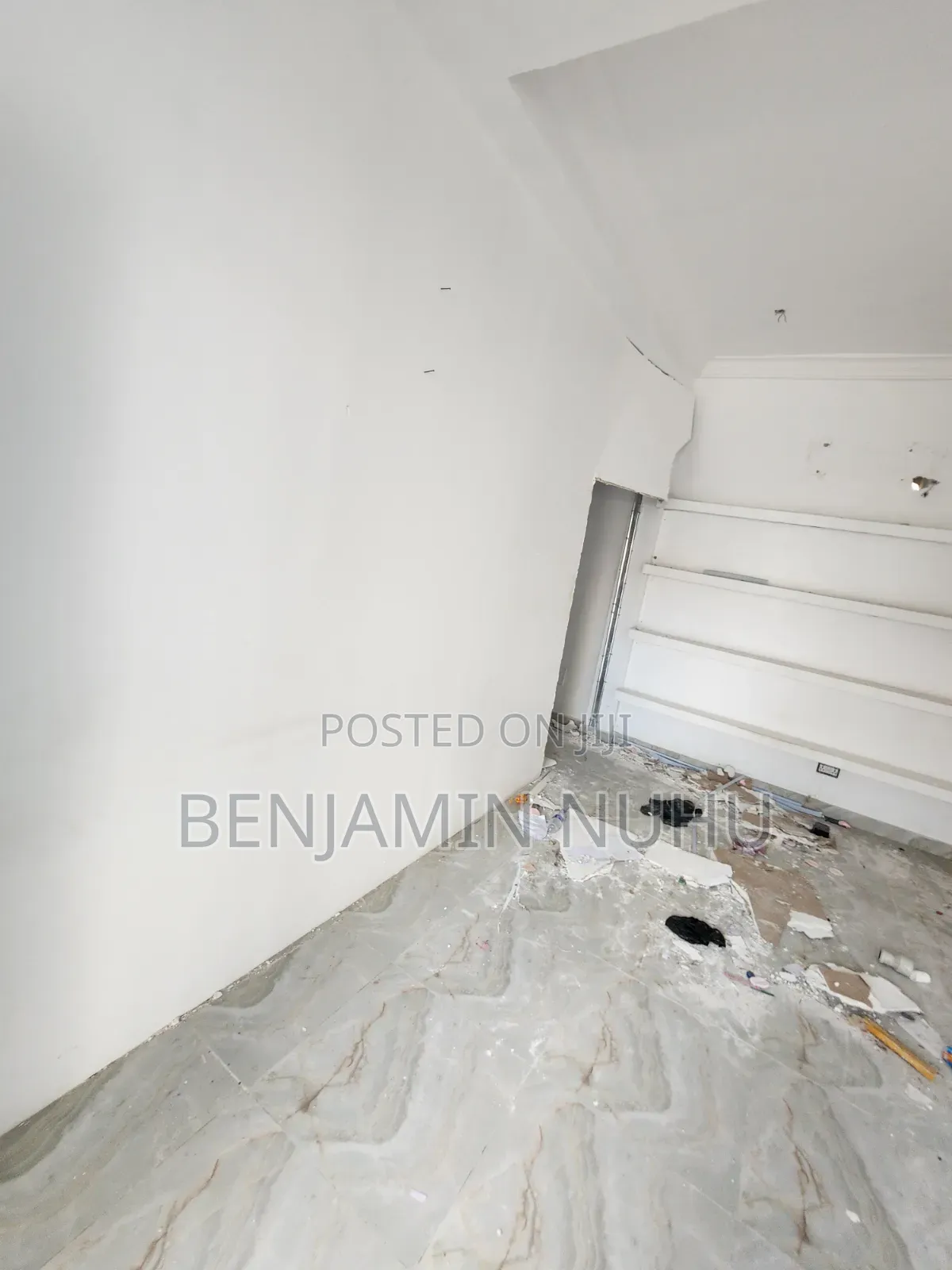 44sqm Shop for Sale in a Busy & Strategy Location in Thomas Estate
