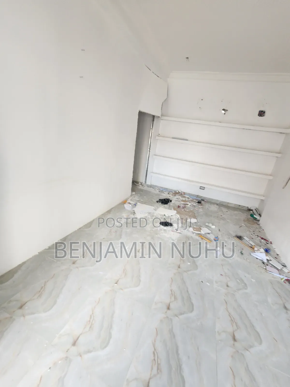 44sqm Shop for Sale in a Busy & Strategy Location in Thomas Estate