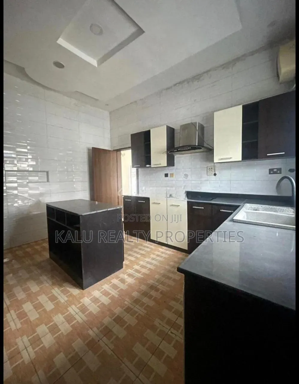 5bdrm Duplex in Osapa London for sale in Osapa london