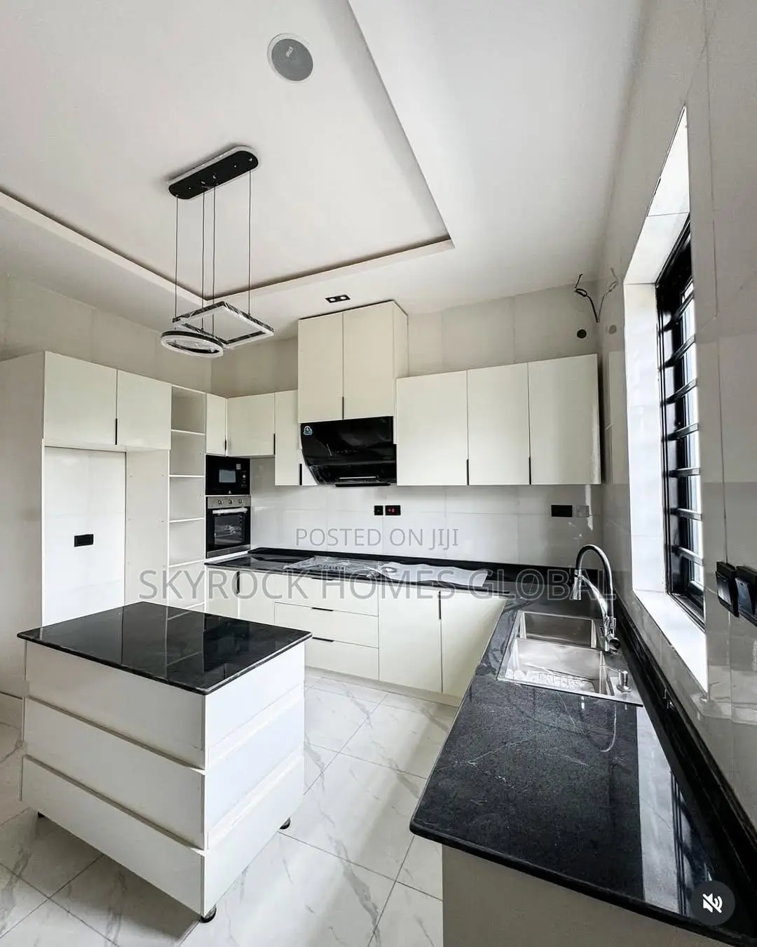 4bdrm Duplex in Chevron for rent in Chevron