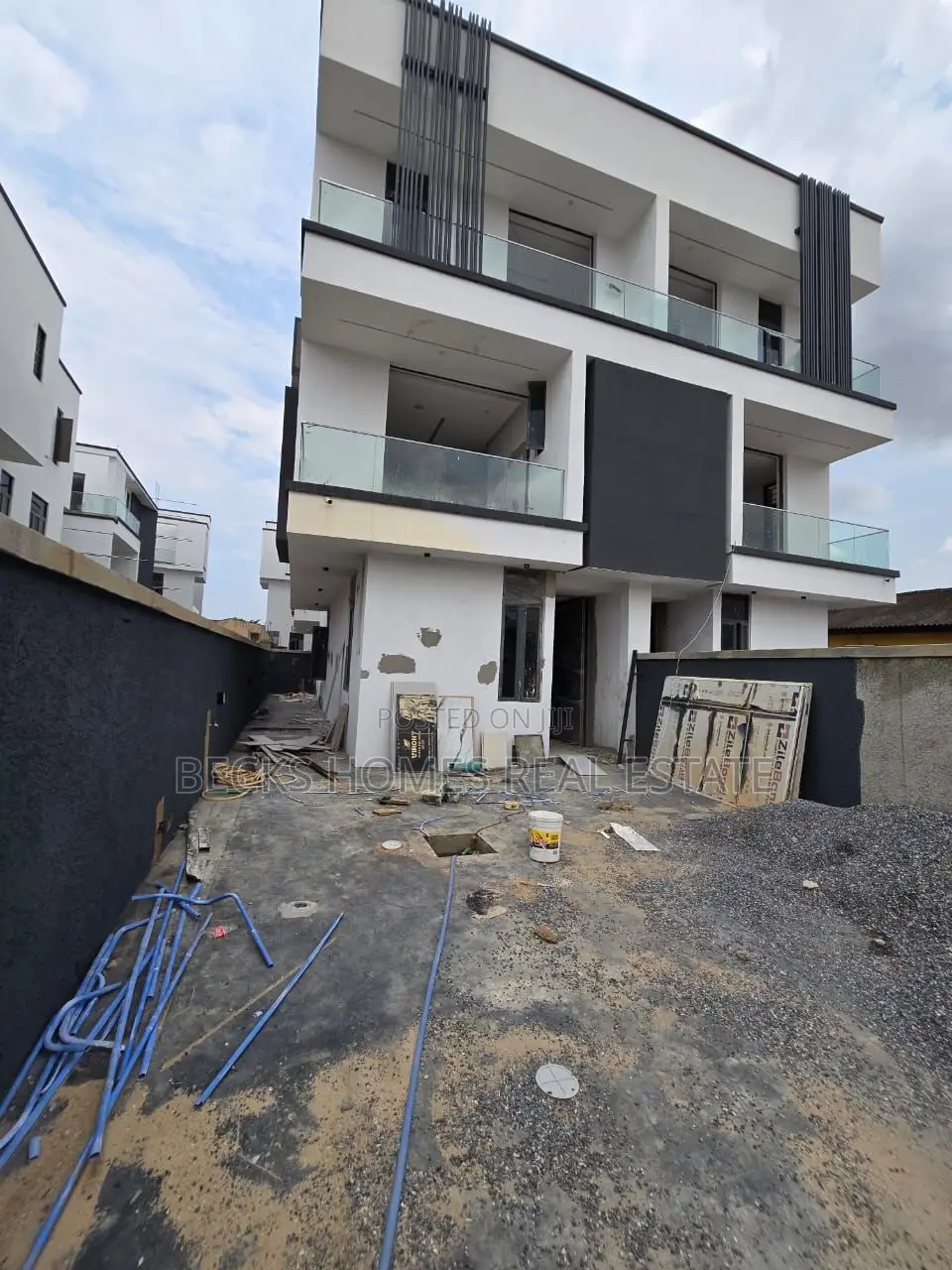 4bdrm Duplex in Omole Phase 2 for sale in Omole Phase 2