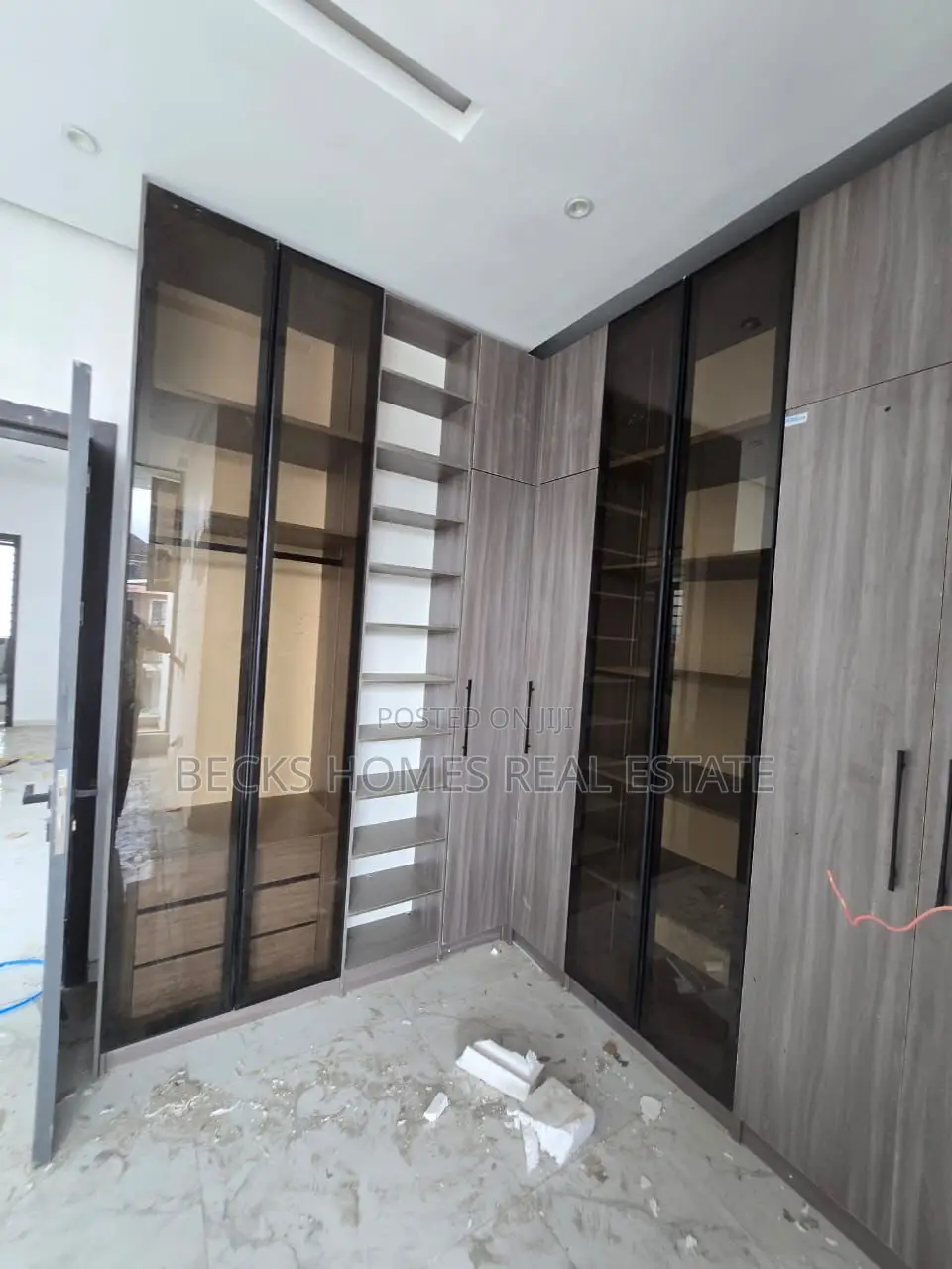 4bdrm Duplex in Omole Phase 2 for sale in Omole Phase 2