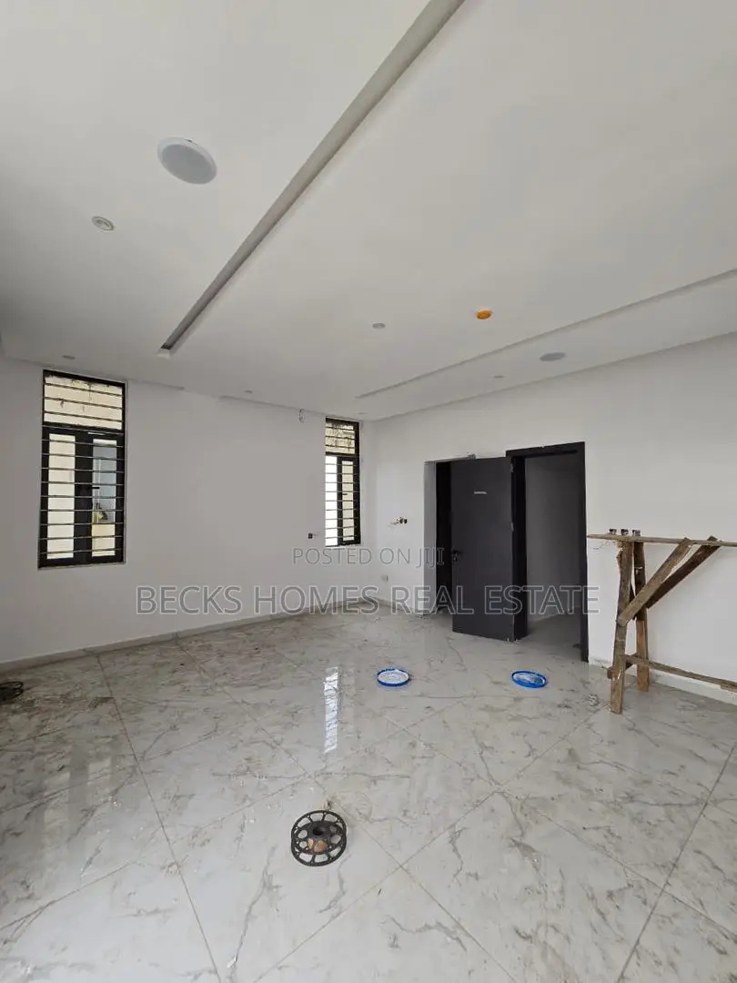 4bdrm Duplex in Omole Phase 2 for sale in Omole Phase 2