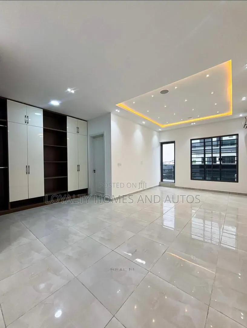 5bdrm Duplex in Chevy View Estate, Chevron for sale in Chevron