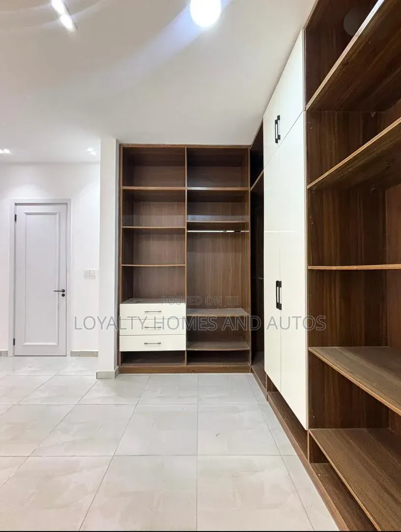 5bdrm Duplex in Chevy View Estate, Chevron for sale in Chevron