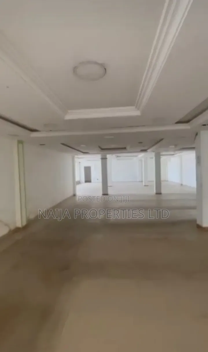 Open Plan Shop on Ground of 180sqm on Expressway at Sangotedo for Rent in Sangotedo