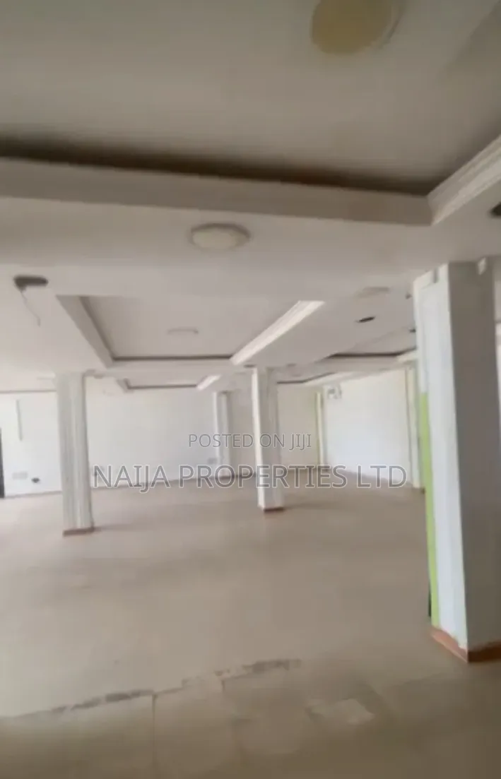 Open Plan Shop on Ground of 180sqm on Expressway at Sangotedo for Rent in Sangotedo