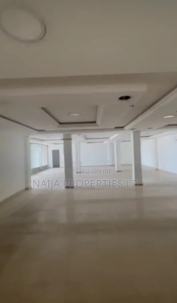Open Plan Shop on Ground of 180sqm on Expressway at Sangotedo for Rent in Sangotedo