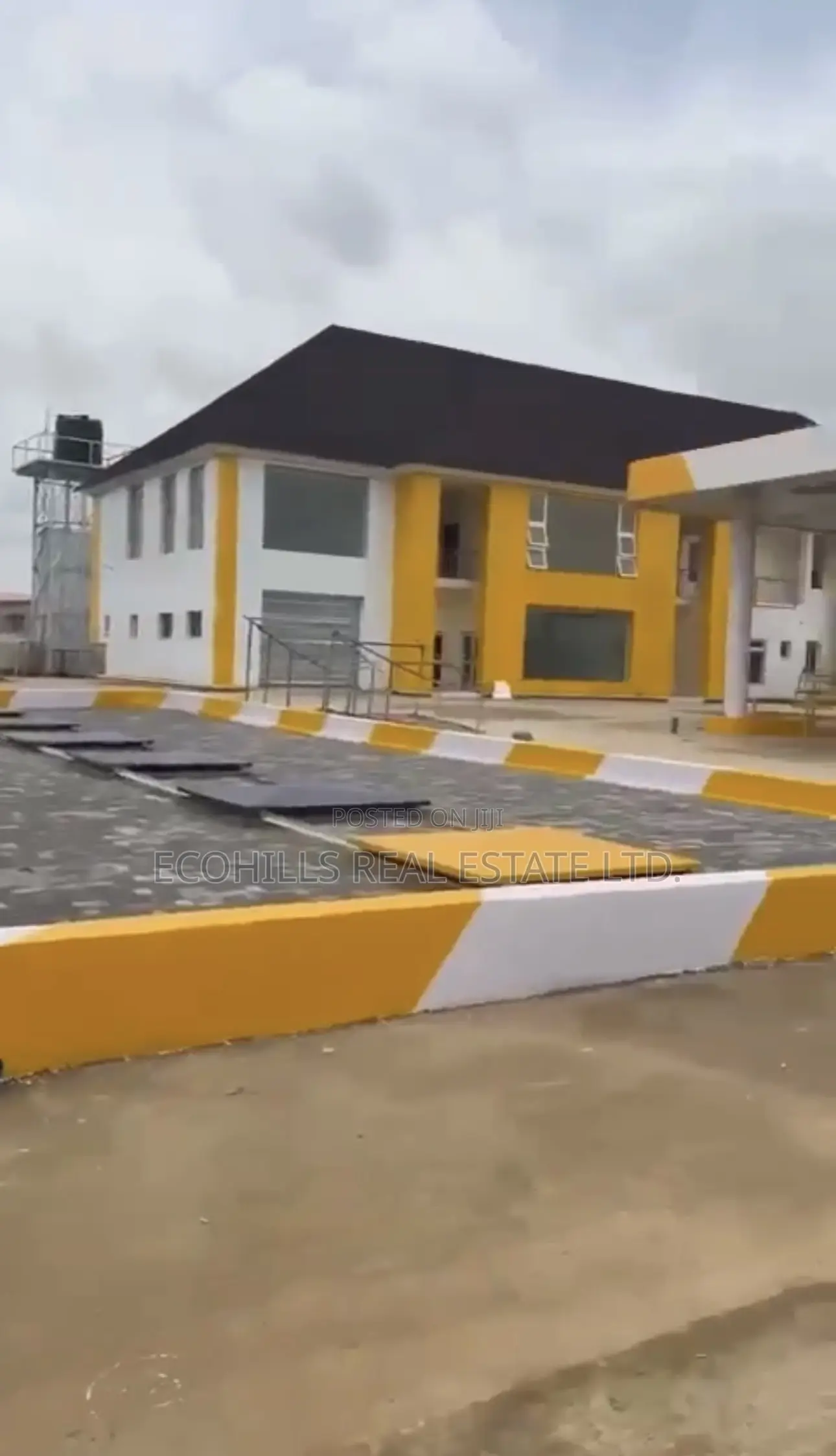 Filling Station in Jahi