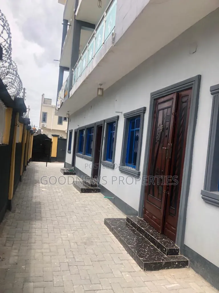 1bdrm Room & Parlour in Orchid Road Lekki, Ikota for rent in Ikota