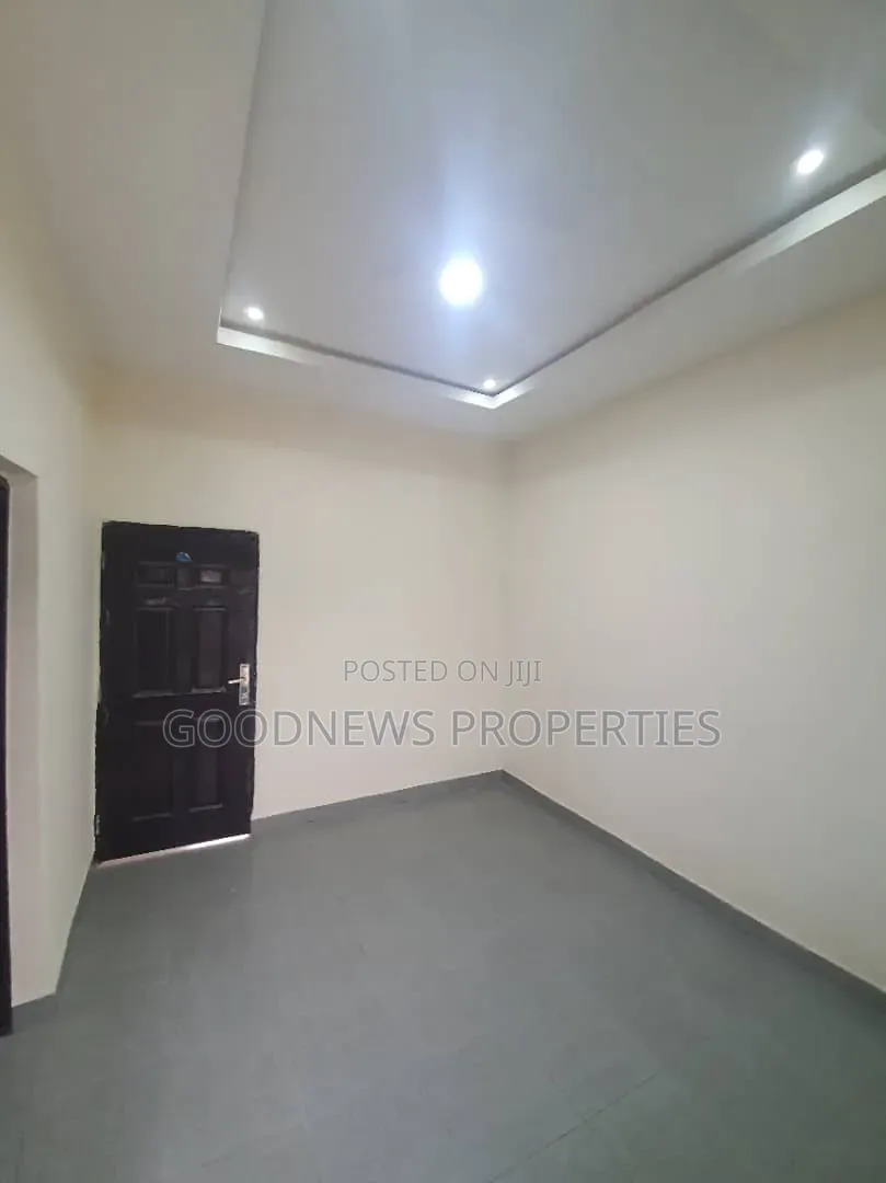 1bdrm Room & Parlour in Orchid Road Lekki, Ikota for rent in Ikota
