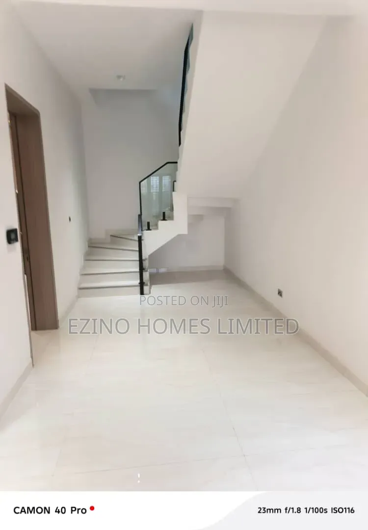 5bdrm Duplex in Mini Estate, Lekki Phase 1 for sale in Lekki Phase 1