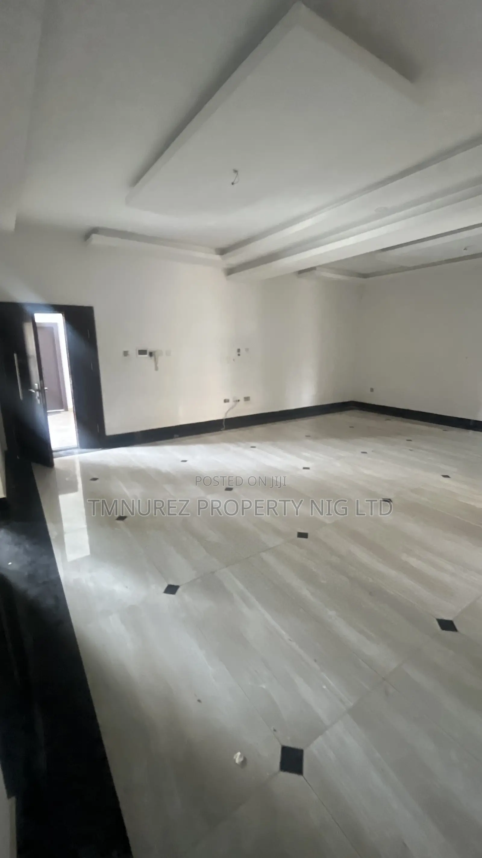3bdrm Apartment in Off Admiralty, Lekki Phase 1 for rent in Lekki Phase 1