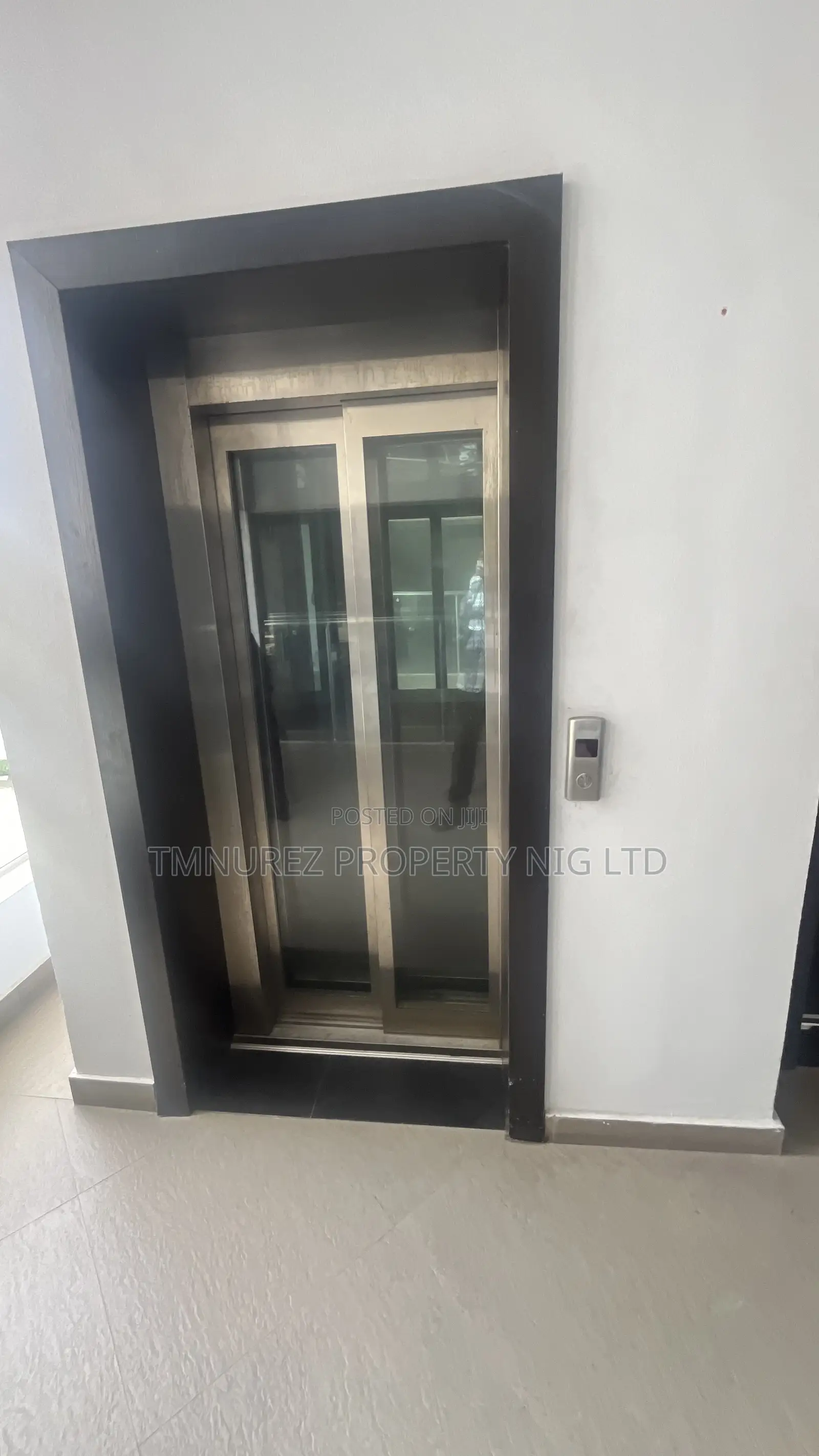 3bdrm Apartment in Off Admiralty, Lekki Phase 1 for rent in Lekki Phase 1