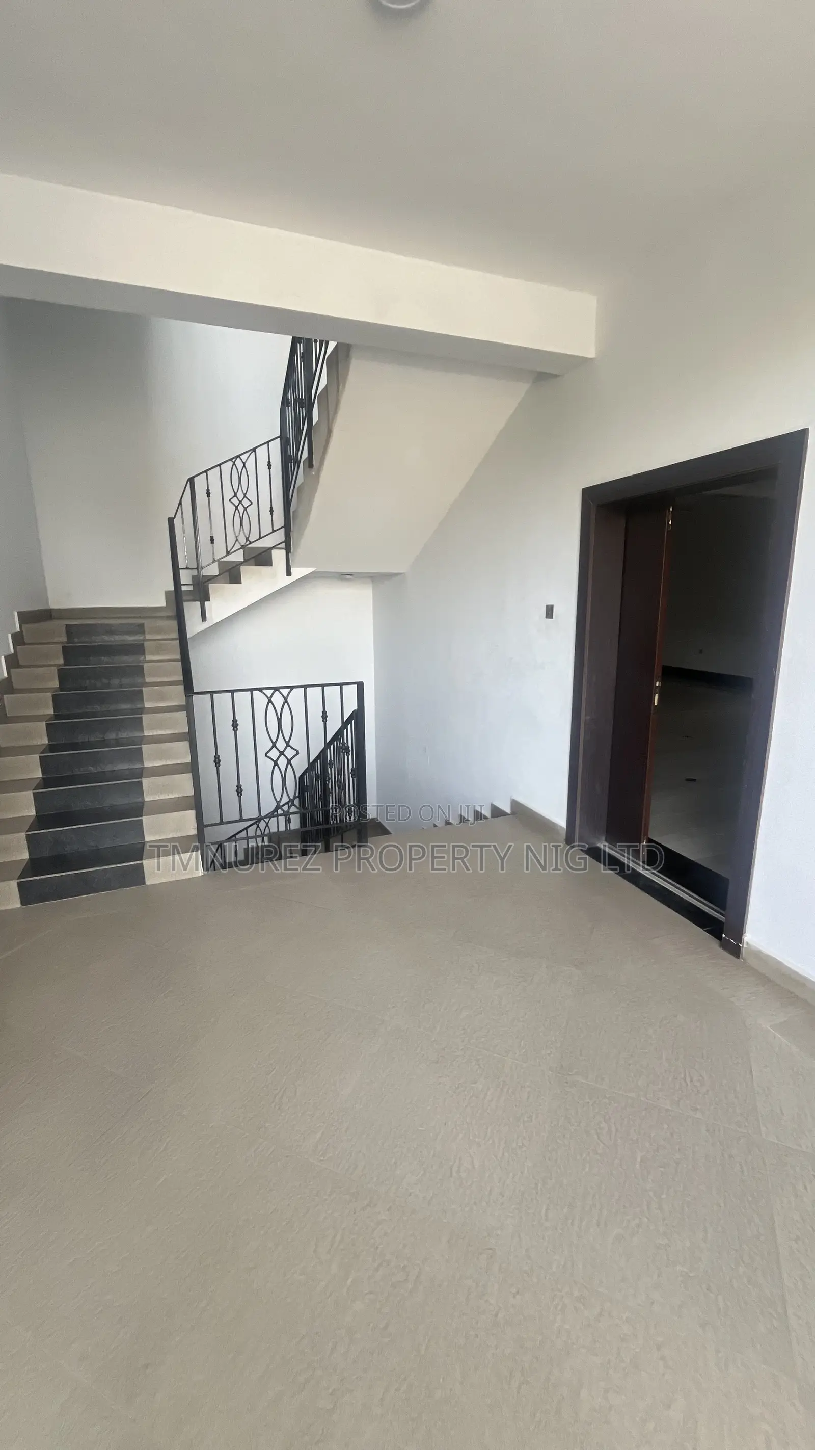 3bdrm Apartment in Off Admiralty, Lekki Phase 1 for rent in Lekki Phase 1