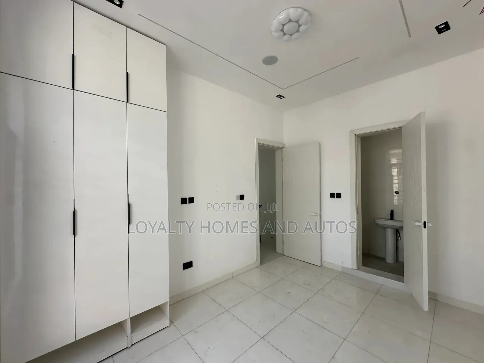 4bdrm Duplex in Parkview Estate for sale in Parkview Estate