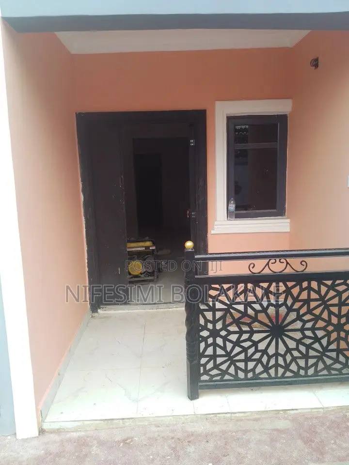 2bdrm Block of Flats in Ologede Estate, New, Odo Ona for rent in Odo Ona