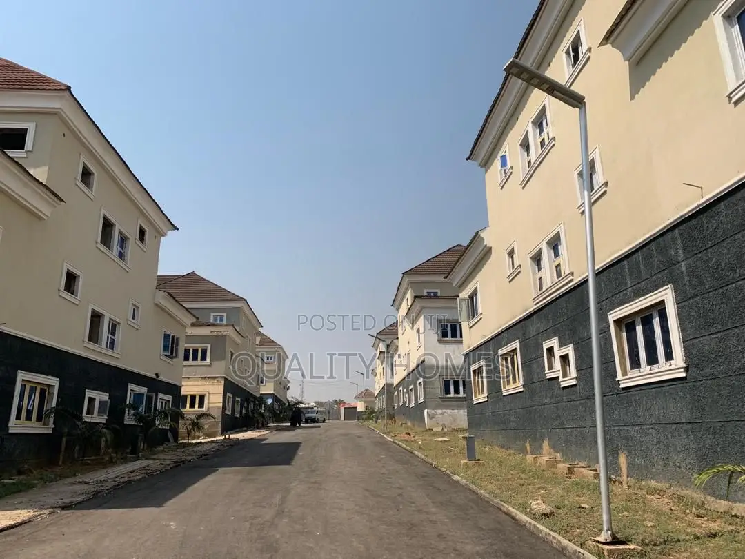 Furnished 20bdrm Duplex in Idu Industrial for sale in Idu Industrial