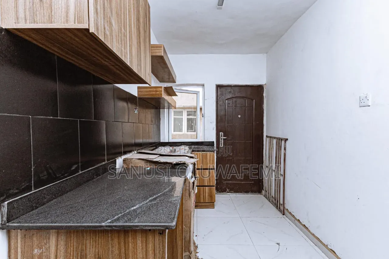3bdrm Block of Flats in Ojuelegba for sale in Ojuelegba