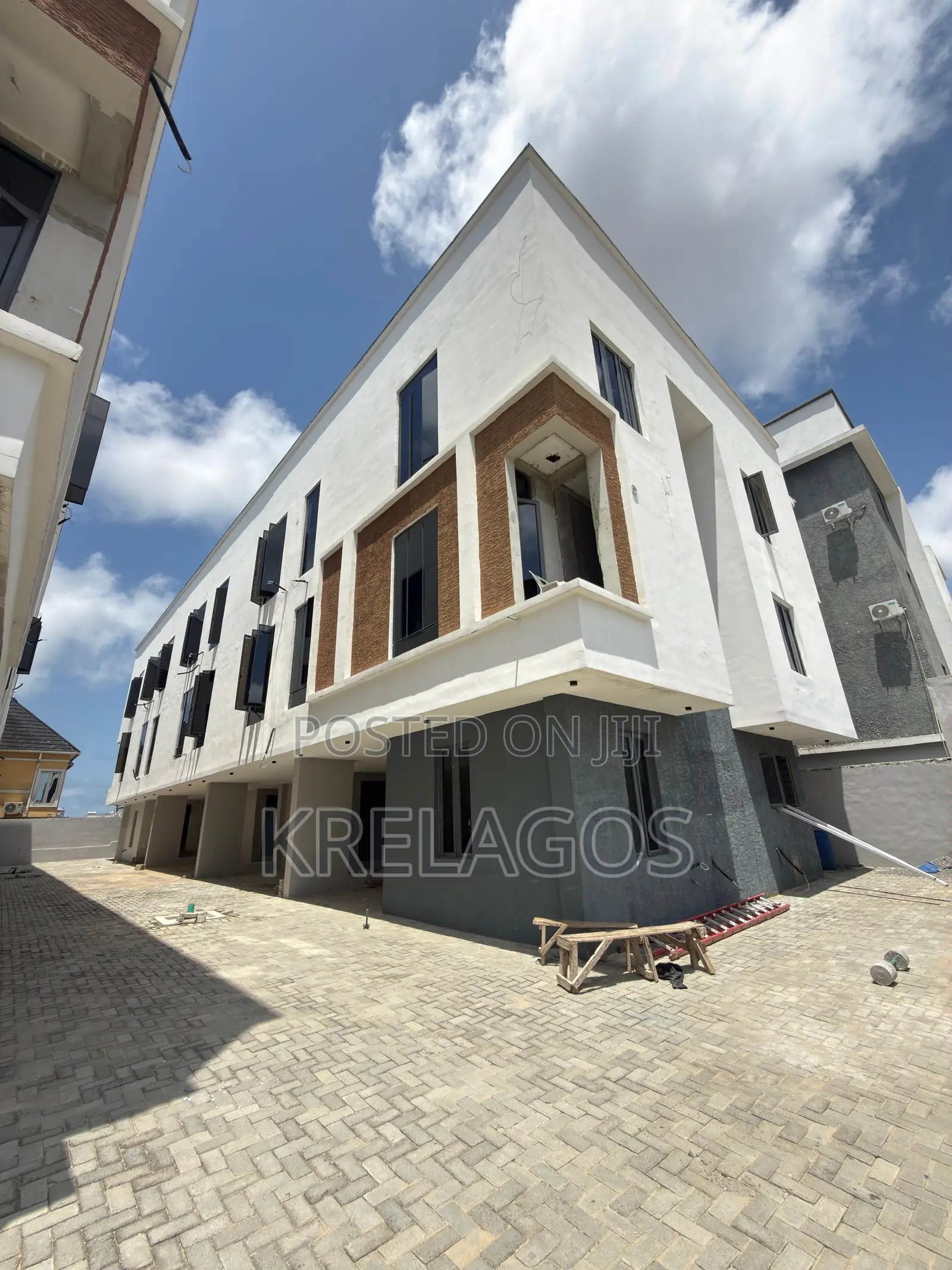 3bdrm Duplex in Ikate for sale in Ikate