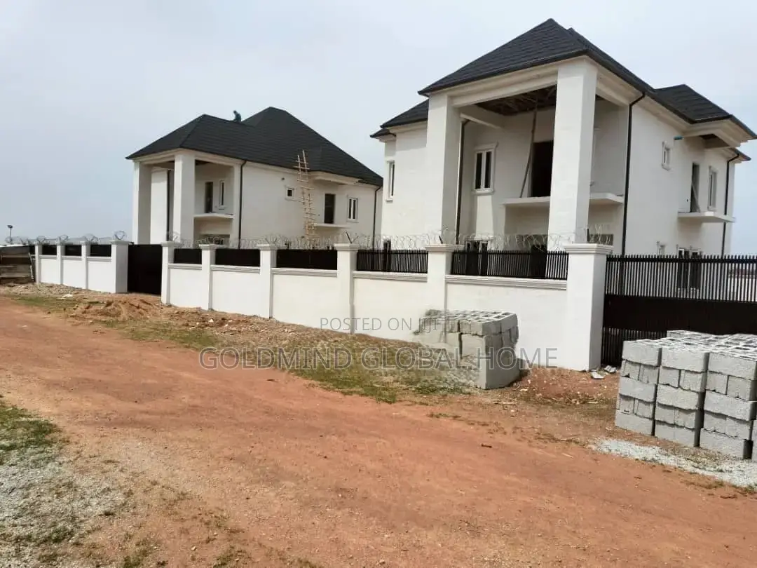5bdrm Duplex in Lugbe District. for sale in Sabon Lugbe