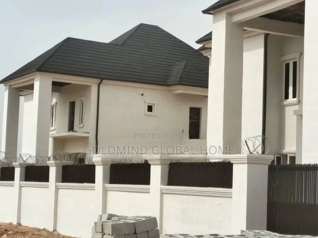 5bdrm Duplex in Lugbe District. for sale in Sabon Lugbe