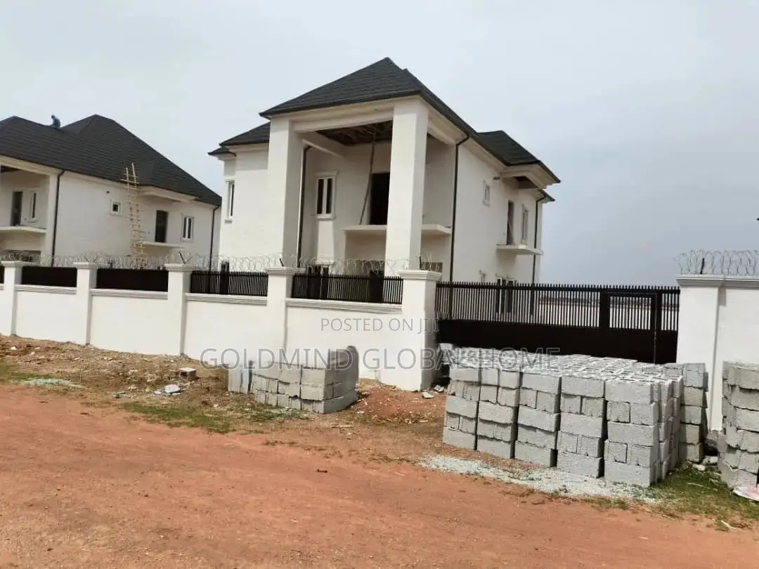 5bdrm Duplex in Lugbe District. for sale in Sabon Lugbe