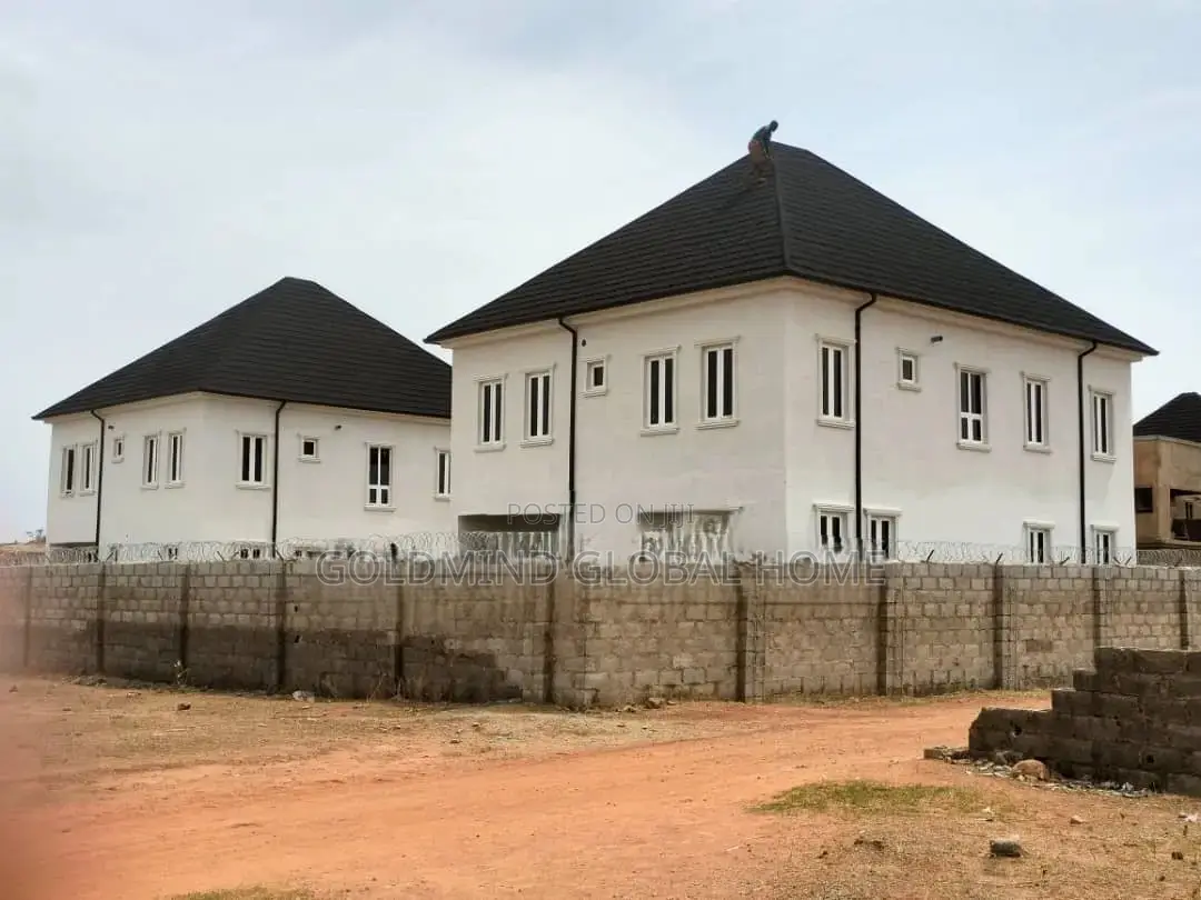 5bdrm Duplex in Lugbe District. for sale in Sabon Lugbe