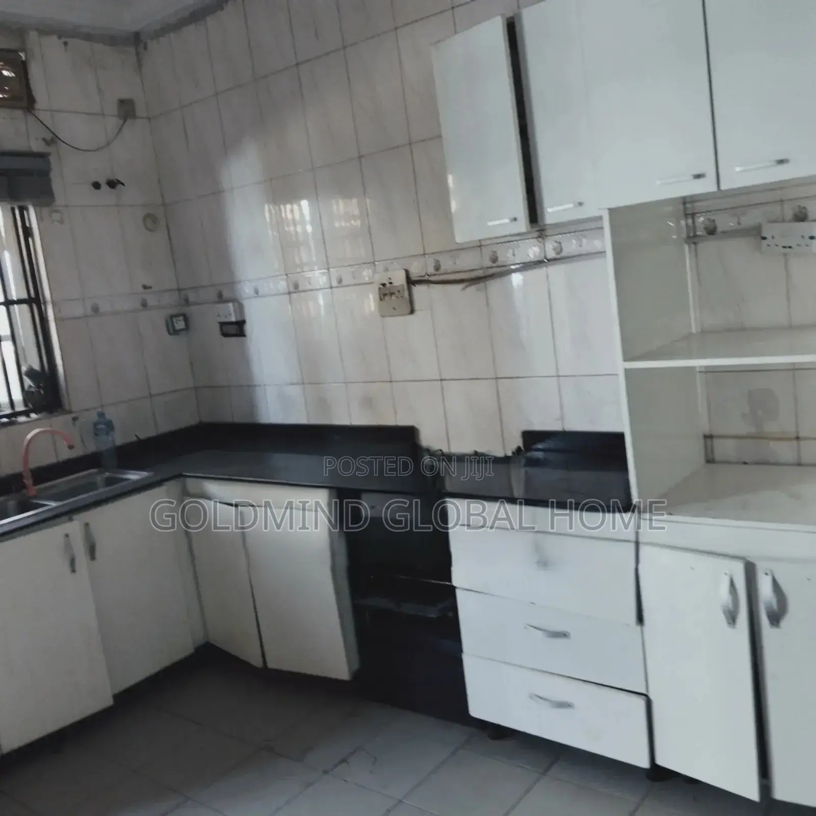 4bdrm Bungalow in Lugbe District. for sale in Sabon Lugbe