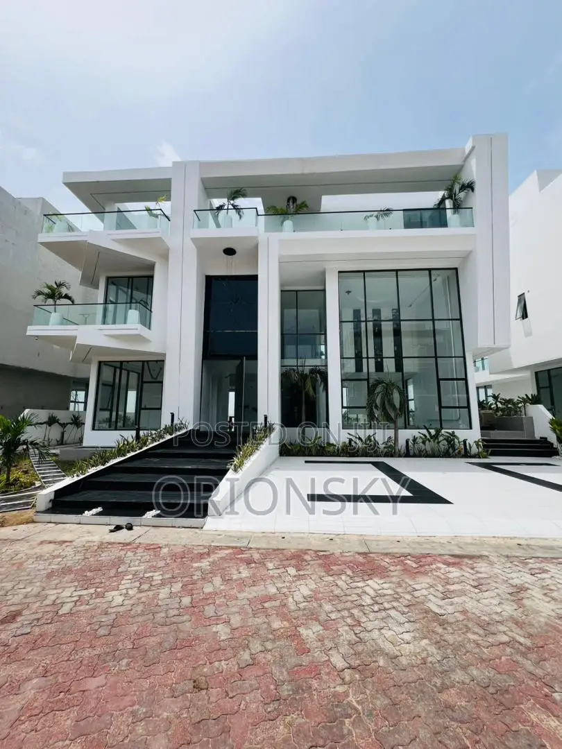 5bdrm Duplex in Osapa, Chevron for sale in Chevron
