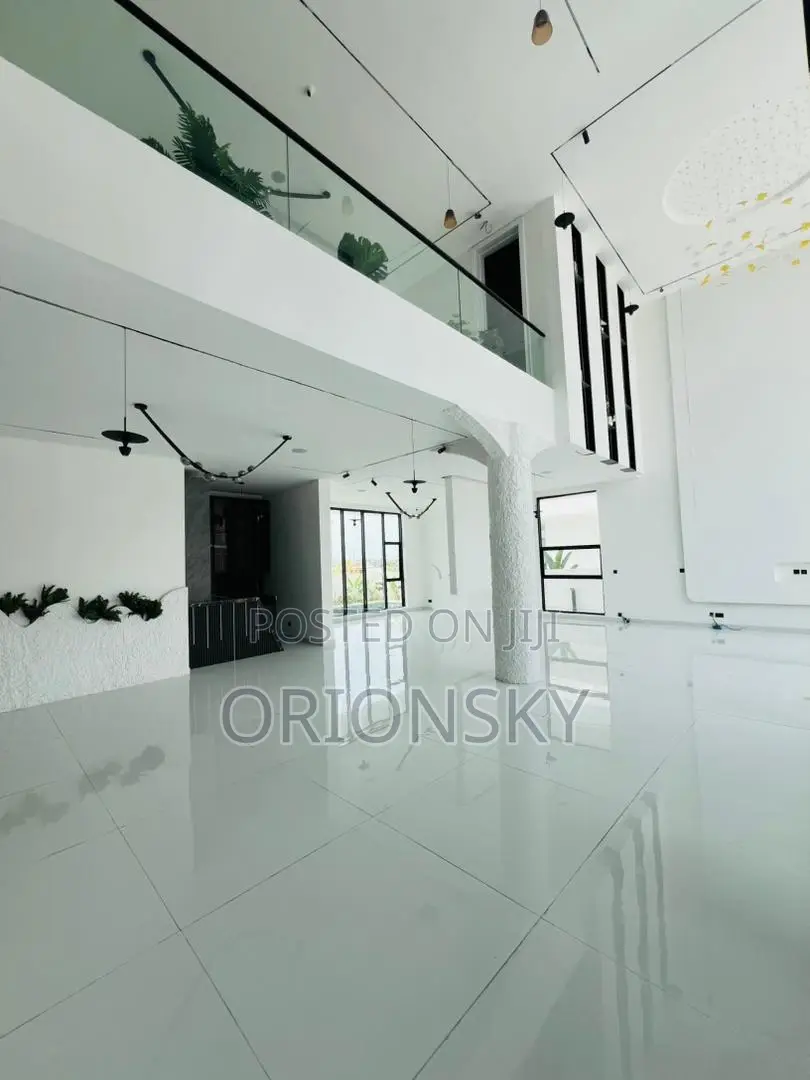 5bdrm Duplex in Osapa, Chevron for sale in Chevron