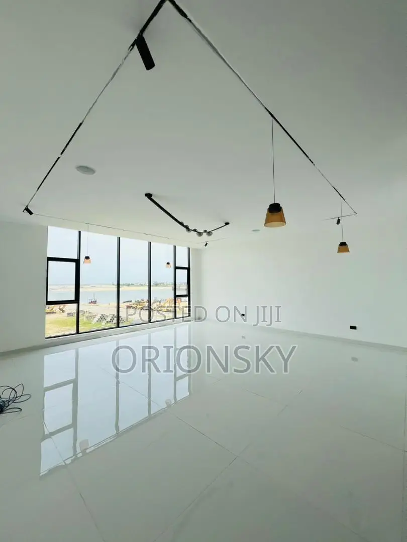 5bdrm Duplex in Osapa, Chevron for sale in Chevron