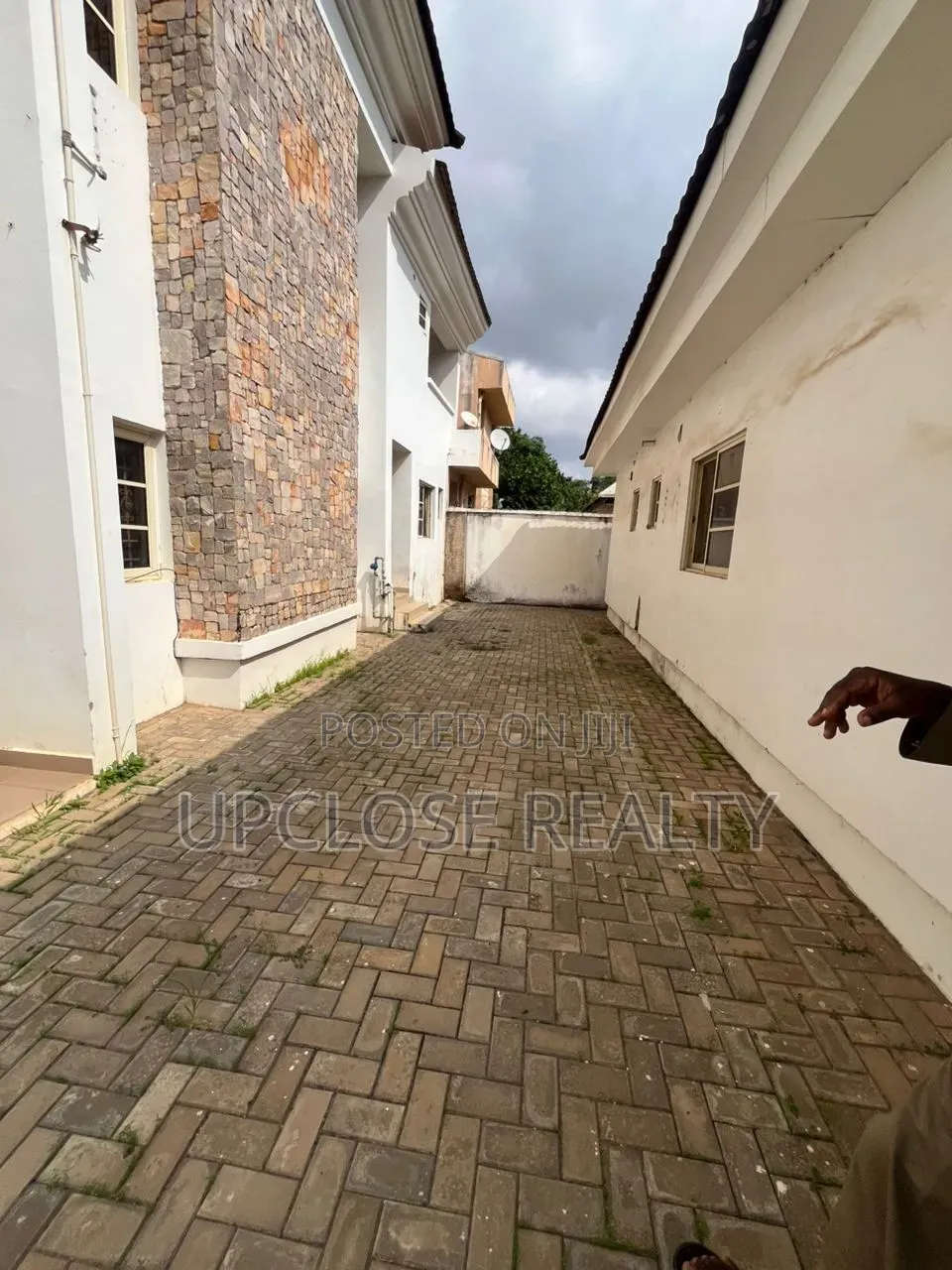 5bdrm Duplex in Apo Resettlement for sale in Apo Resettlement