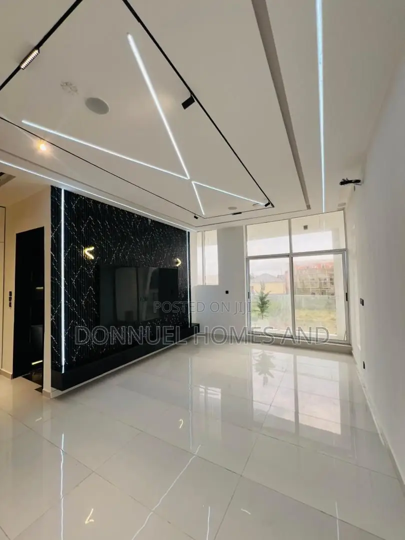 5bdrm Duplex in Ologolo for sale in Ologolo
