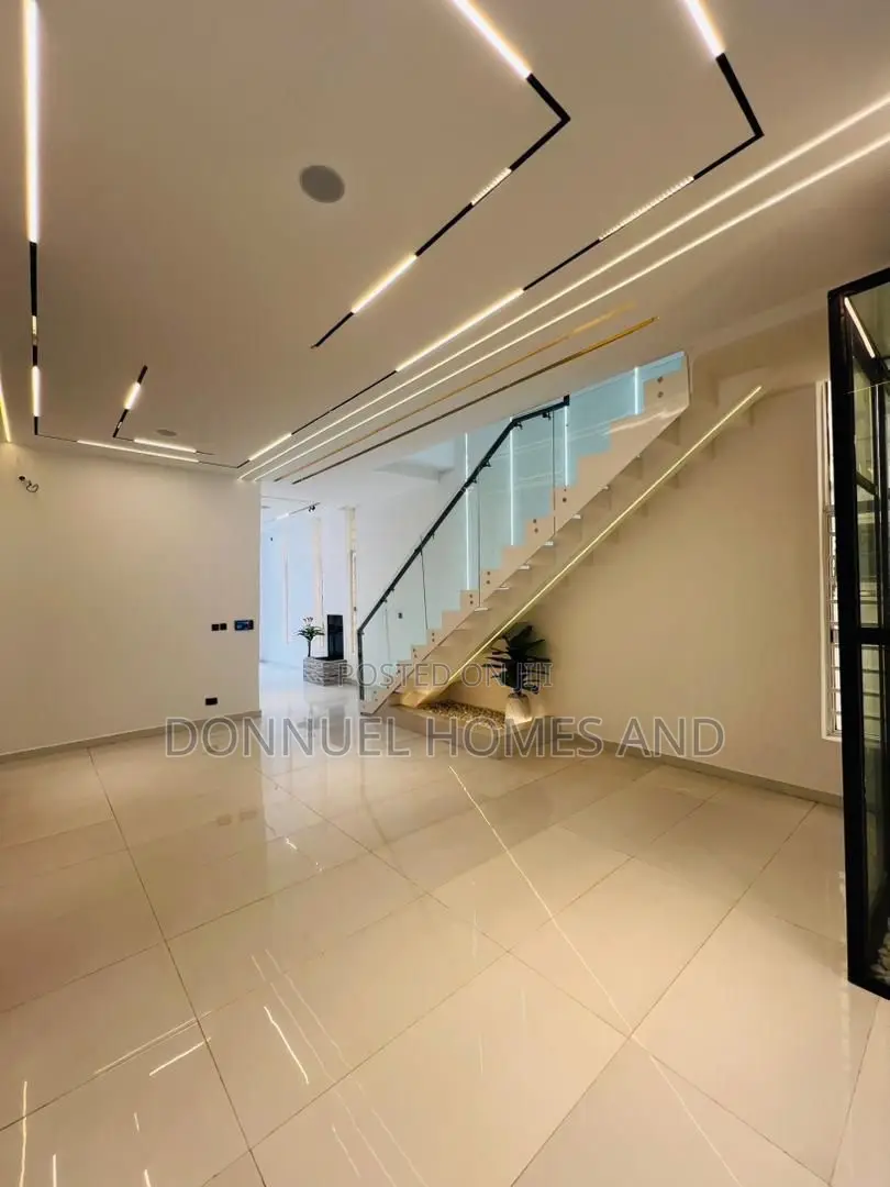 5bdrm Duplex in Ologolo for sale in Ologolo