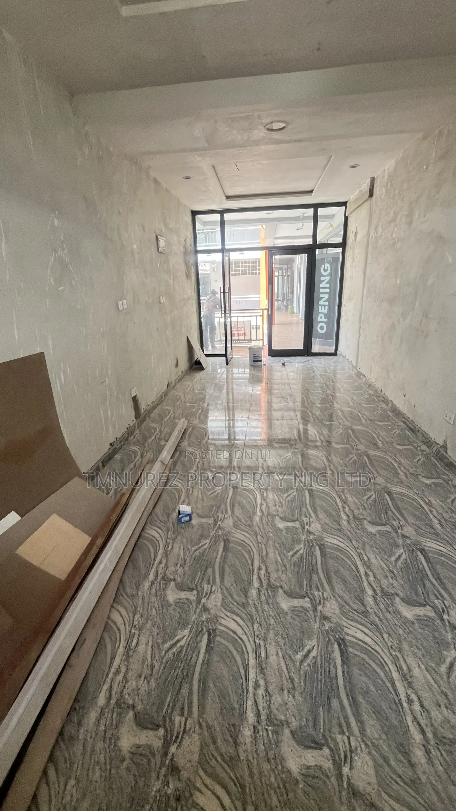 Shop Space to Let in Chevron