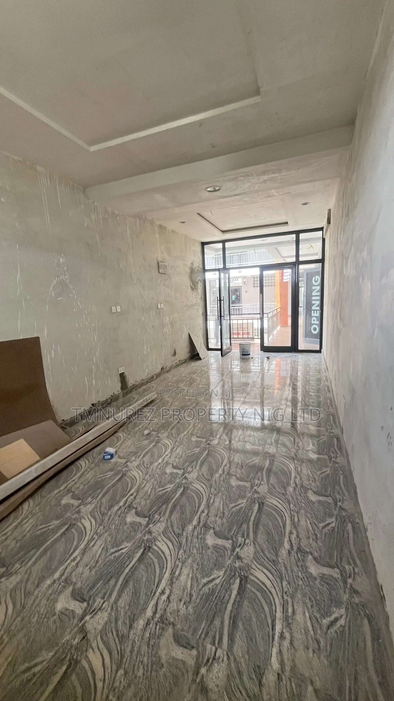Shop Space to Let in Chevron