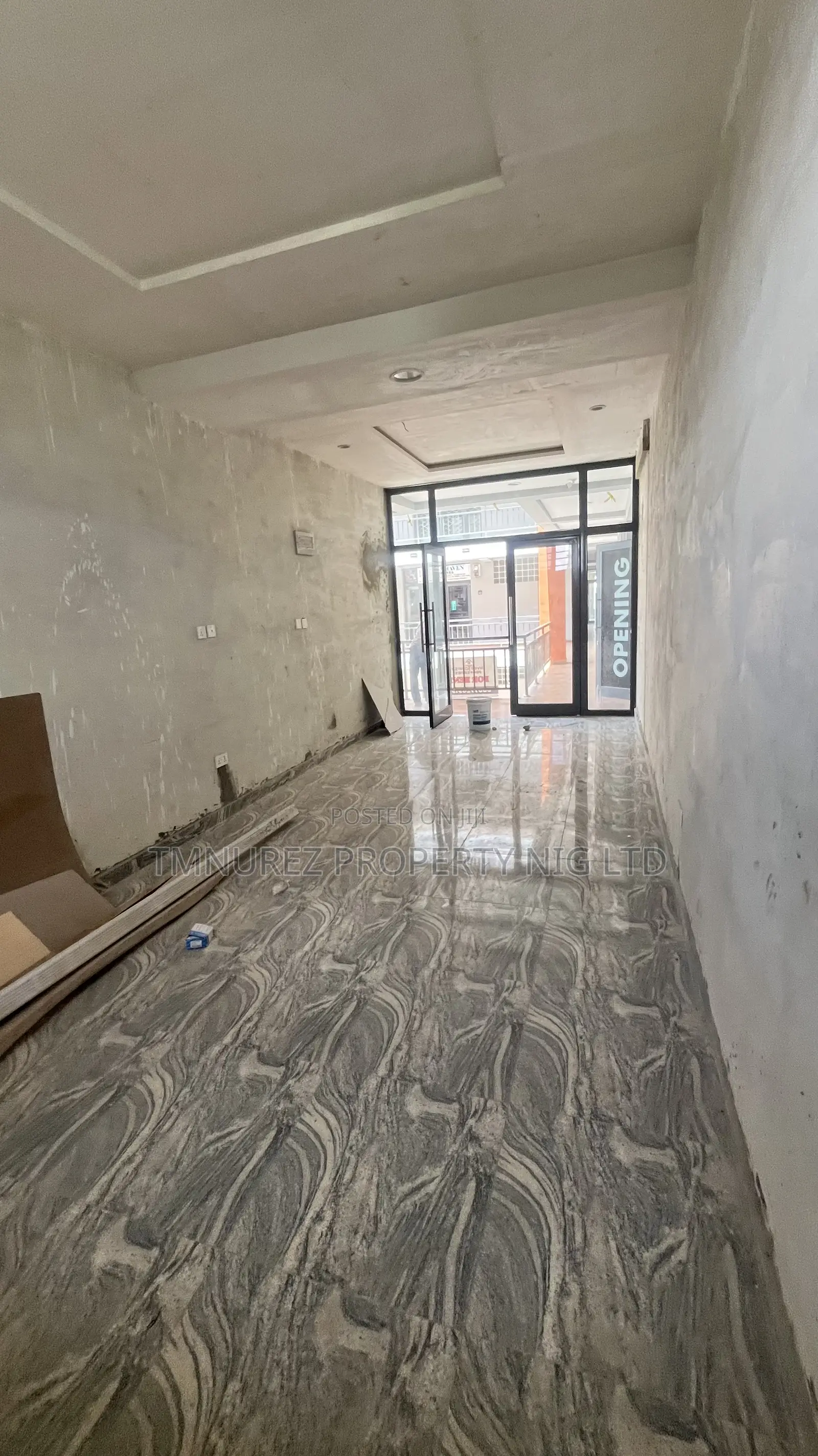 Shop Space to Let in Chevron